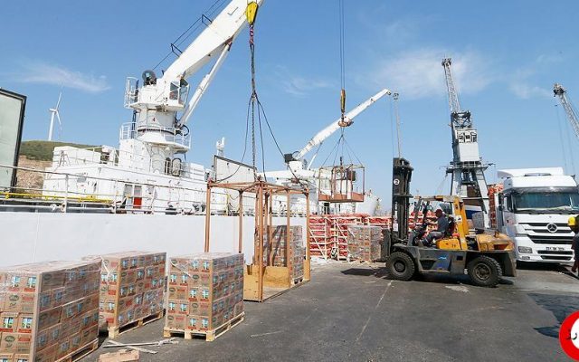 اولین کشتی حامل 4 هزار تن مواد غذایی ترکیه راهی قطر شد